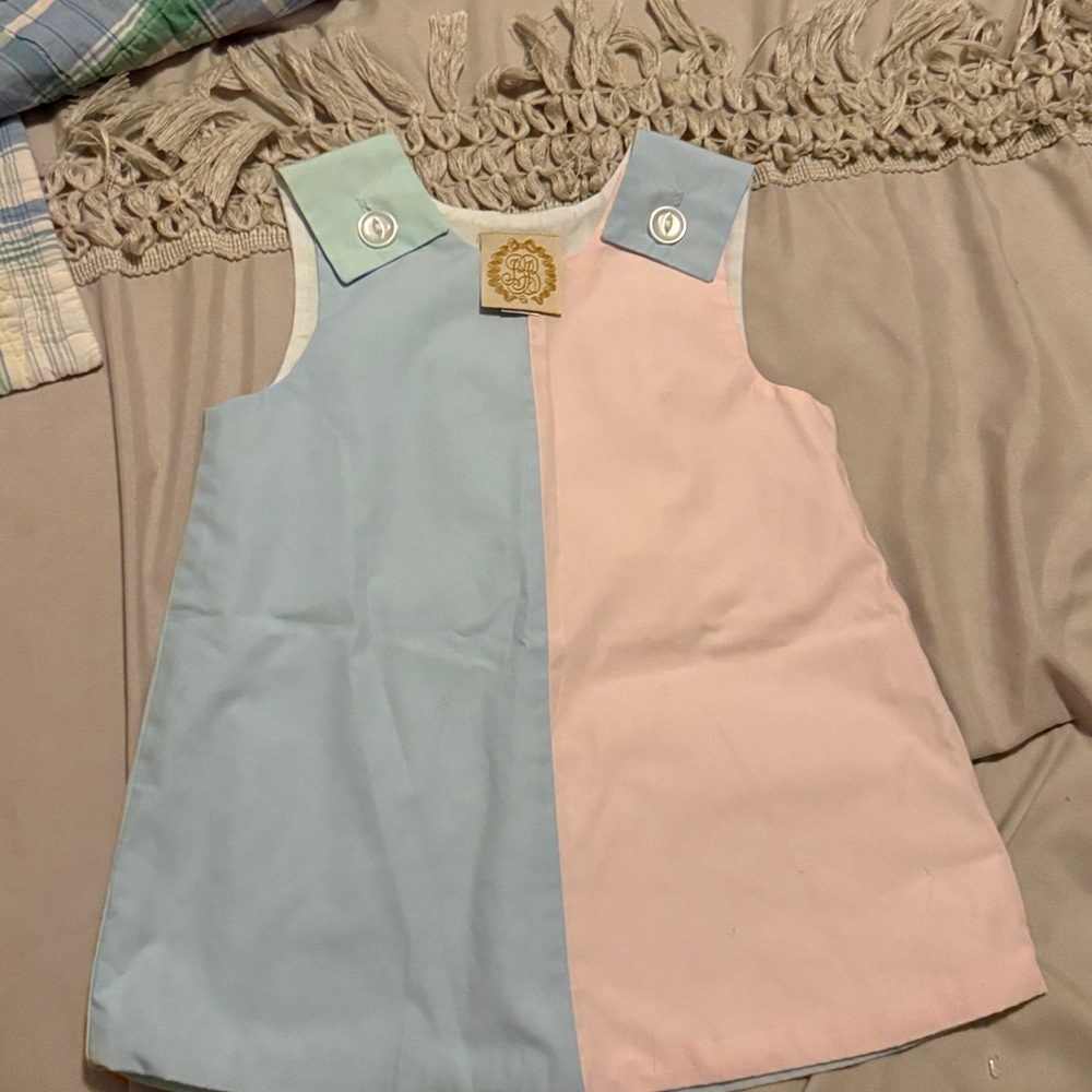 Chic Two-Tone Sleeveless Dress